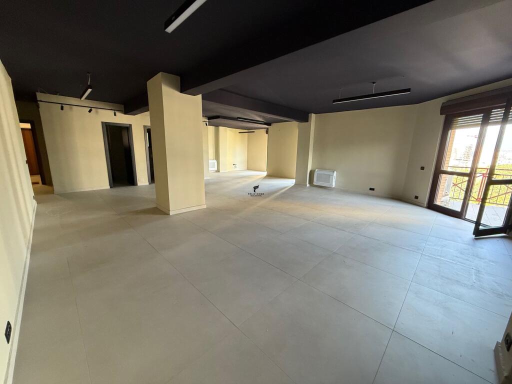 ZYRE ME QERA 140 M2 QENDER 2000 EURO