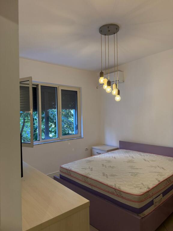 Affittasi appartamento 1+1 + angolo cottura separato + balcone vicino al Bar Sanremo in Myslym Shyr.  