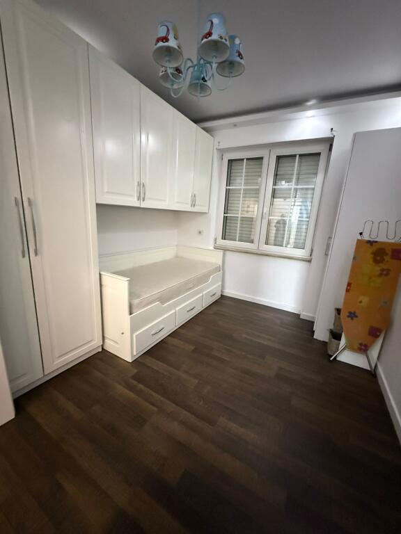 JEPET ME QERA APARTAMENT 2+1 PRANE BULEVARDIT ZOGU I PARE (TEK ARKIVA)