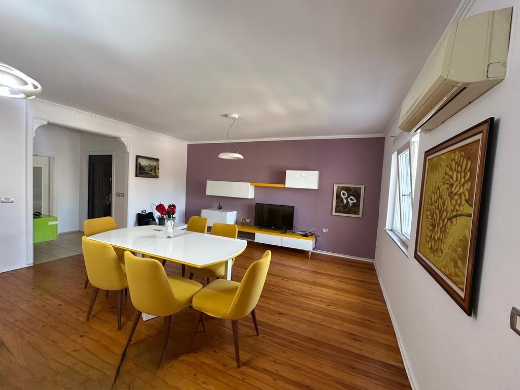 PRANE RRUGES SE KOSOVAREVE JAPIM ME QIRA APARTAMENT 2+1+2 ,700 € /Muaj