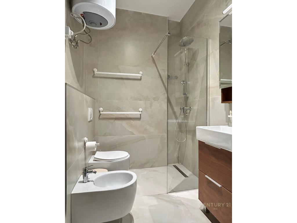 JEPET ME QERA APARTAMENT 1+1+PARKIM TE UNAZA E RE , OAZIS