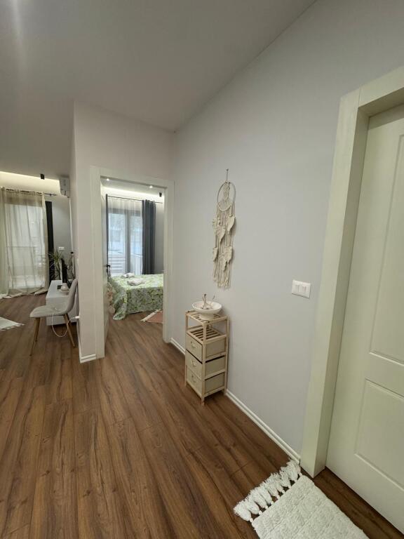✨  Jepet Me Qira Afatgjatë  Apartament 1+1, 90m²
