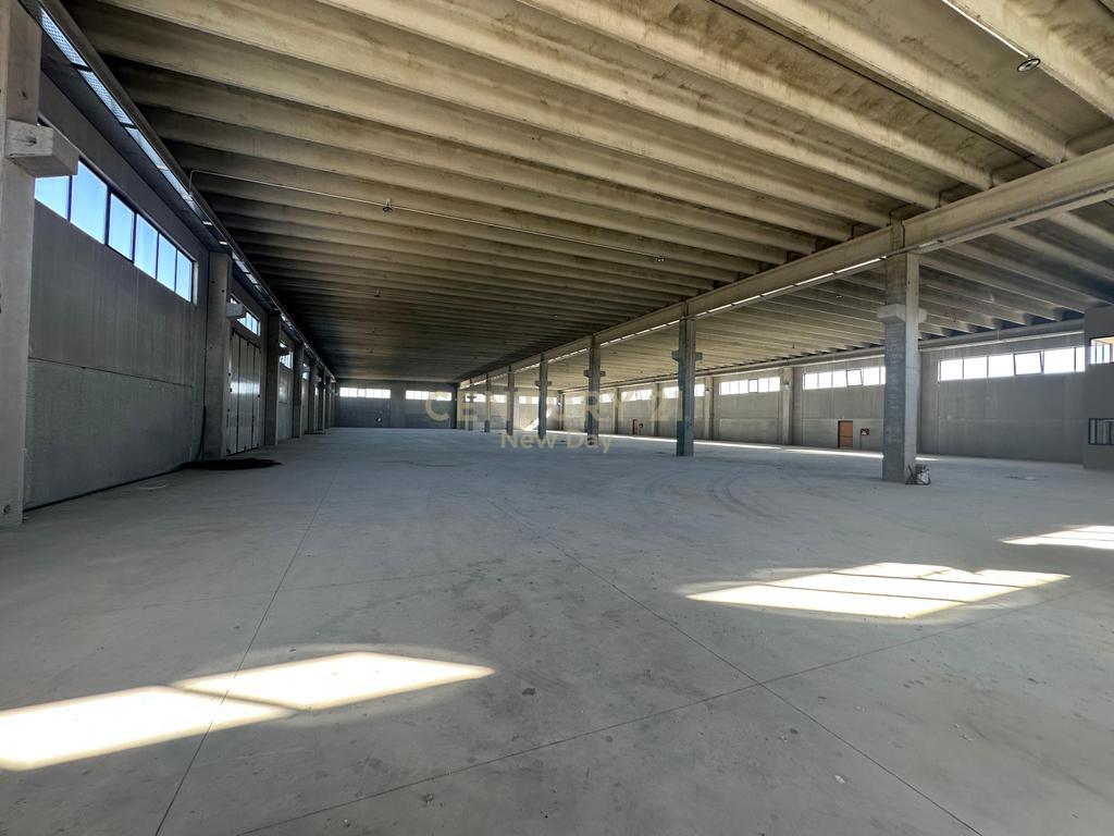 JEPET ME QIRA KAPNON INDUSTRIAL NE AUTOSTRADEN TIRANE - DURRES KM 30