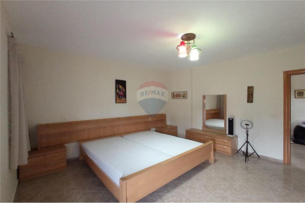 Apartament+Parkim - Për Qira - Qender