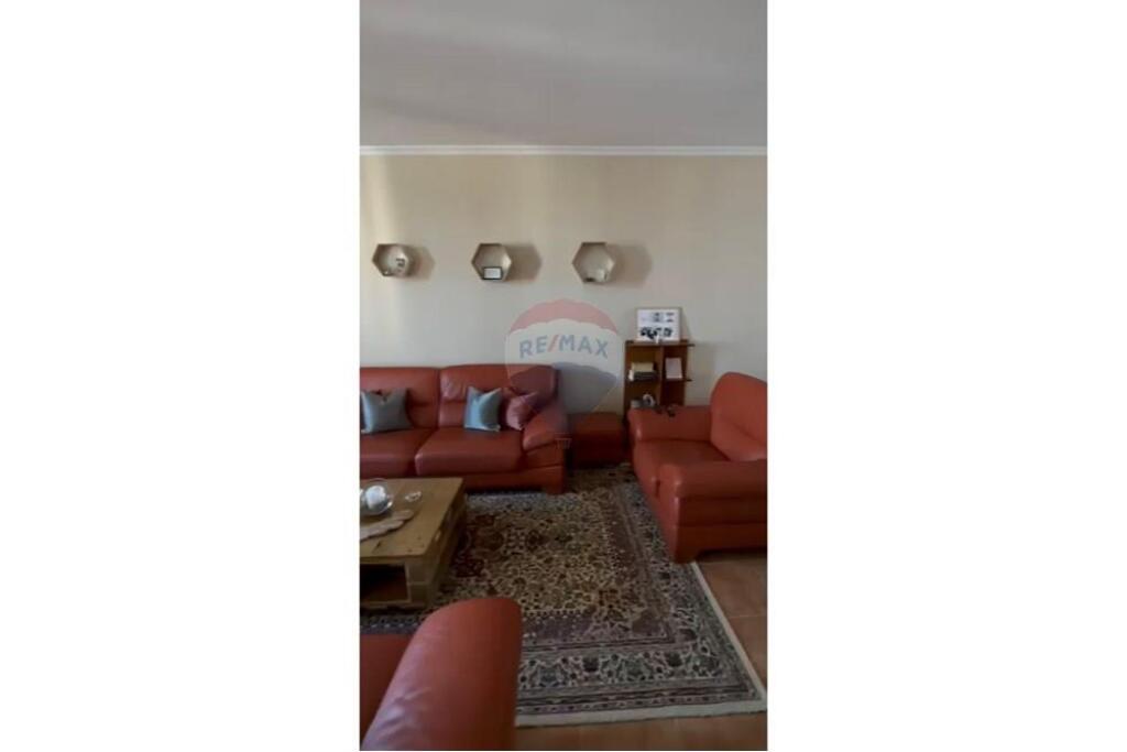 APARTMENT 2+1 FOR RENT NEAR THE RED SCHOOL !