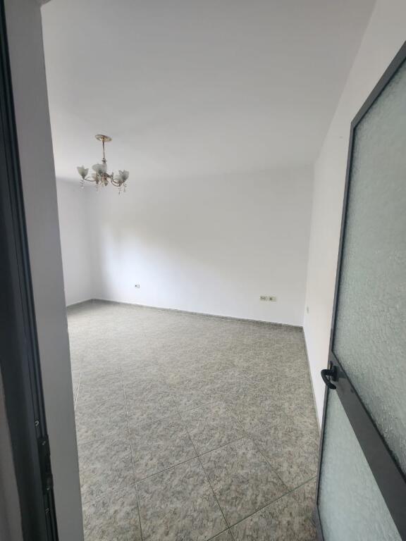 📢 Shitet Apartament 1+1 – Shkolla 1 Maj, Ali