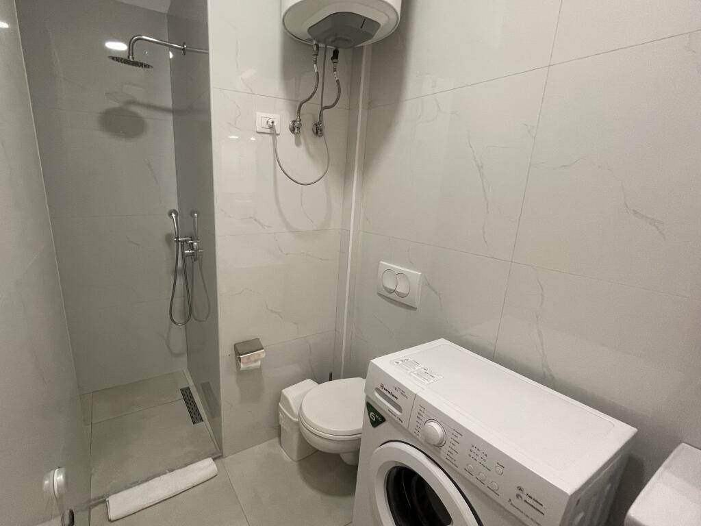 Japim me qira apartament 1+1 ne Bllok te Garda