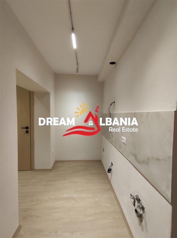 Office for rent on Myslym Shyri street, in Tirana (42611350)