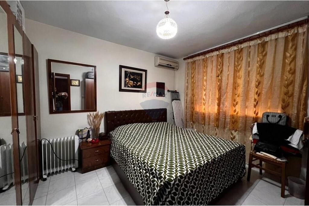 Apartament 2+1 me qira te Medreseja dhe per studente vajza