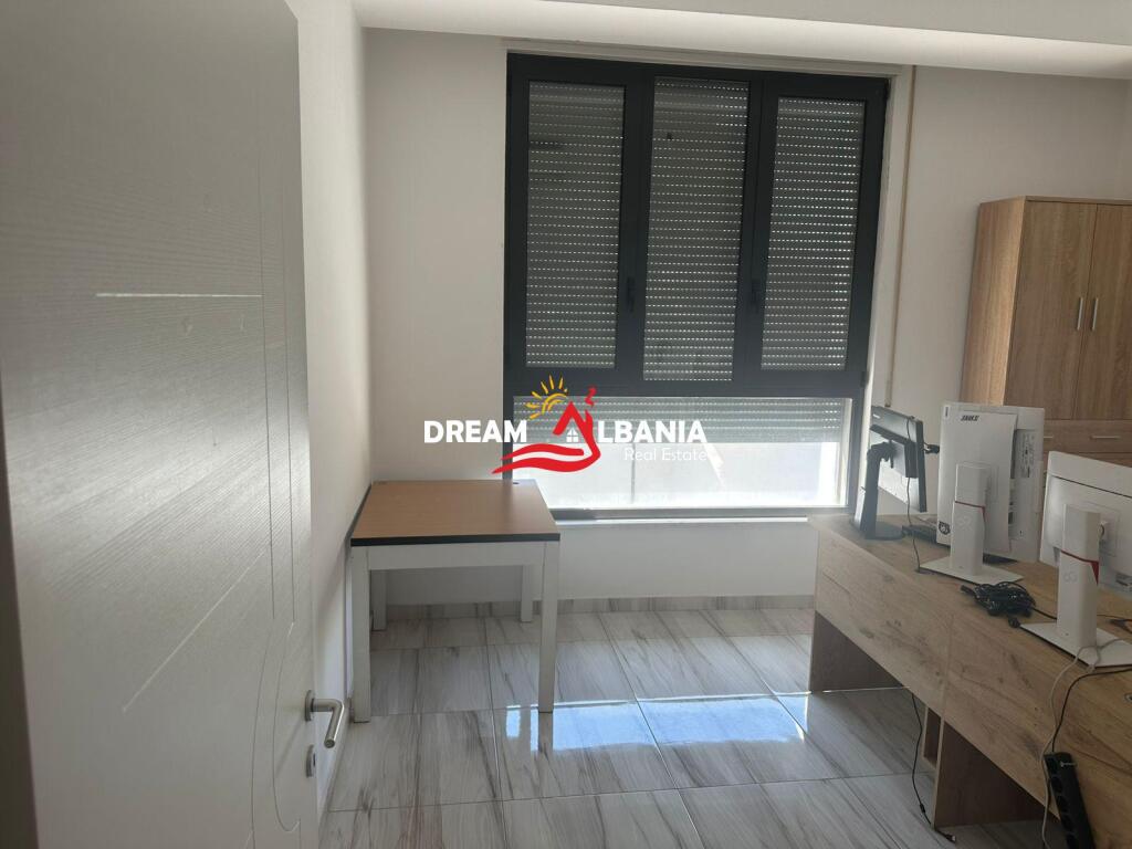 Ambjent 2+1 bosh per qera prane Fushes Sportit ne Ali Dem, Tirane (ID 42611351)