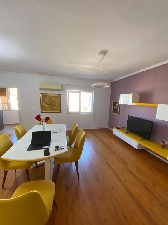 APARTAMENT 2+1+2 ME QIRA - RRUGA E KOSOVAREVE