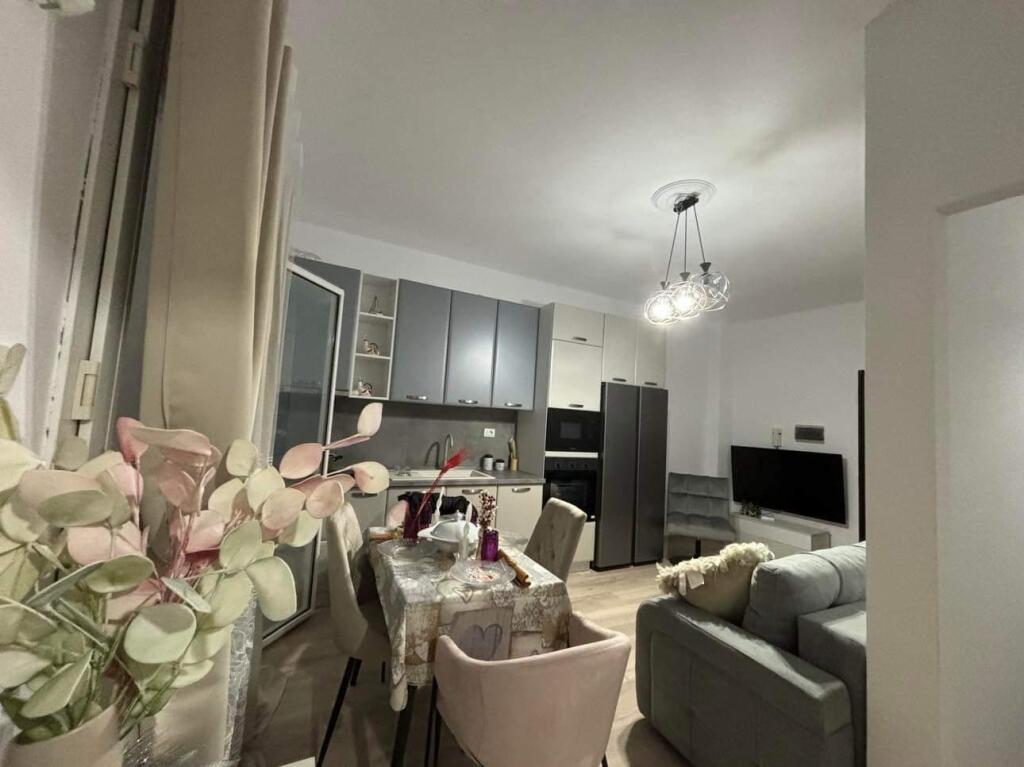 🏡 Jepet me Qira Apartament 1+1 , Rruga e Cipajve, Vlorë