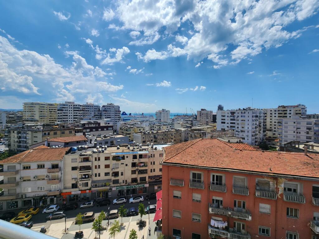 Jepet me qera super apartament 1+1 prane Stacionit Trrenit