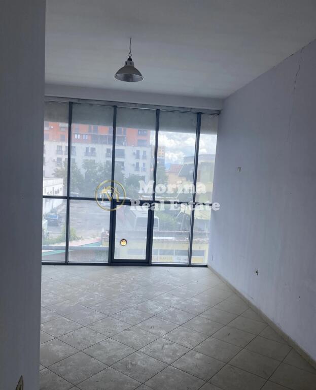 Qera, Ambient Biznesi, te Rruga Dritan Hoxha, 750 euro/muaj