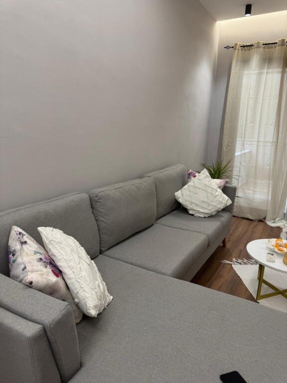 ✨  Jepet Me Qira Afatgjatë  Apartament 1+1, 90m²