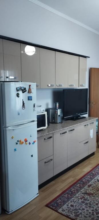 Si dà 3+1, piano villa vicino alla scuola rossa, prezzo 600 euro