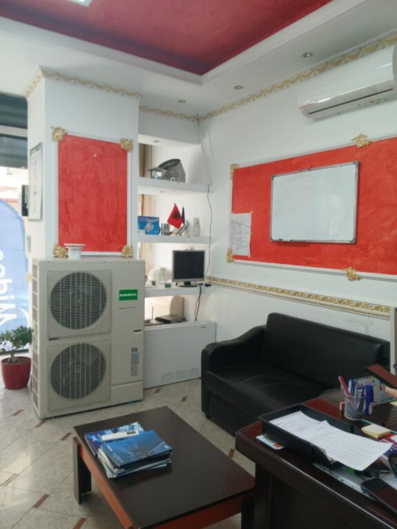 SHOP FOR RENT AT 21 DHJETORI 500 EURO!