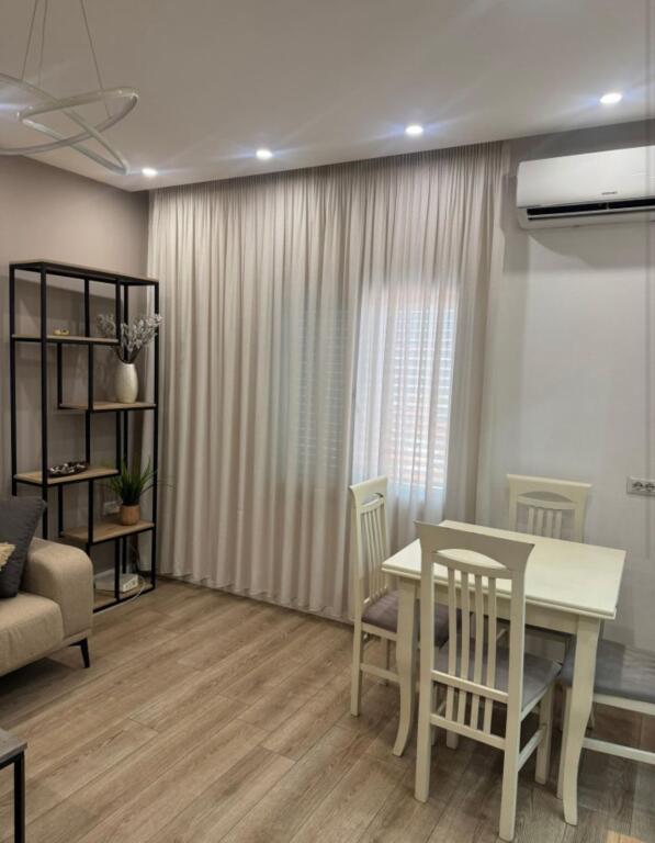 Apartament 1+1 me qera tek Ish Restorant Durresi (600 Euro)