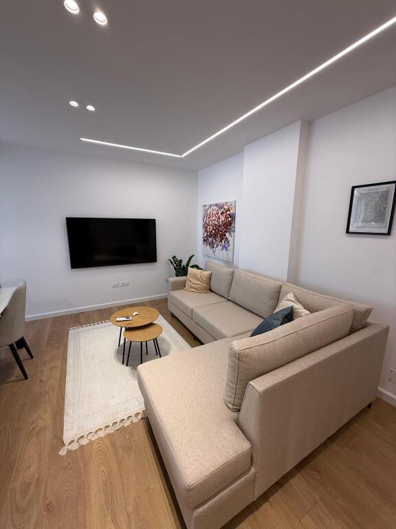 Japim me qira apartament 1+1 te Rruge e Durresit!
