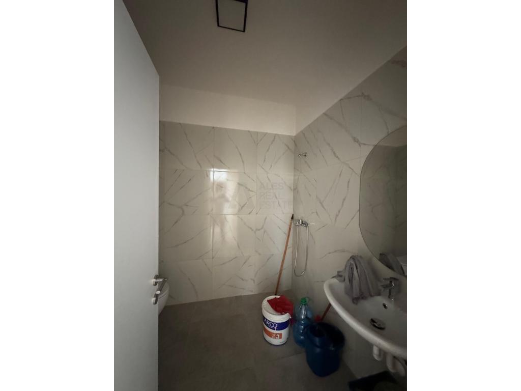 Apartament me Qira në Kompleksin "Univers City"