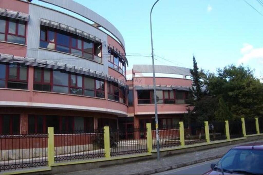 APARTMENT 2+1 FOR RENT NEAR THE RED SCHOOL !
