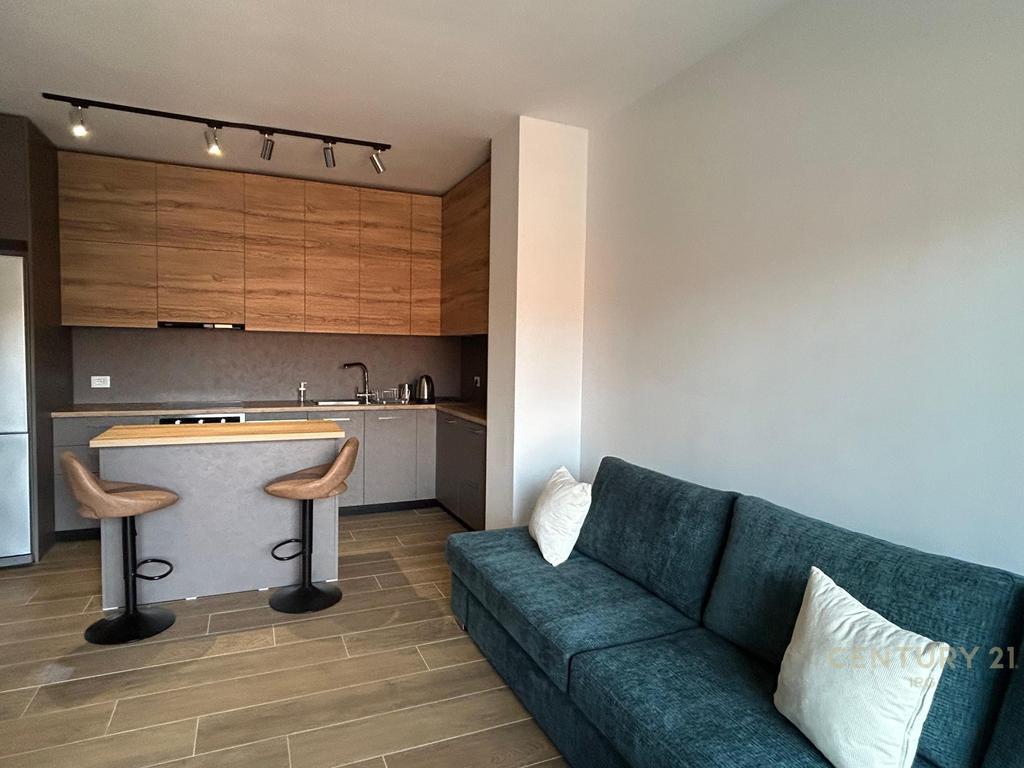 JEPET ME QERA APARTAMENT 1+1+PARKIM TE UNAZA E RE , OAZIS