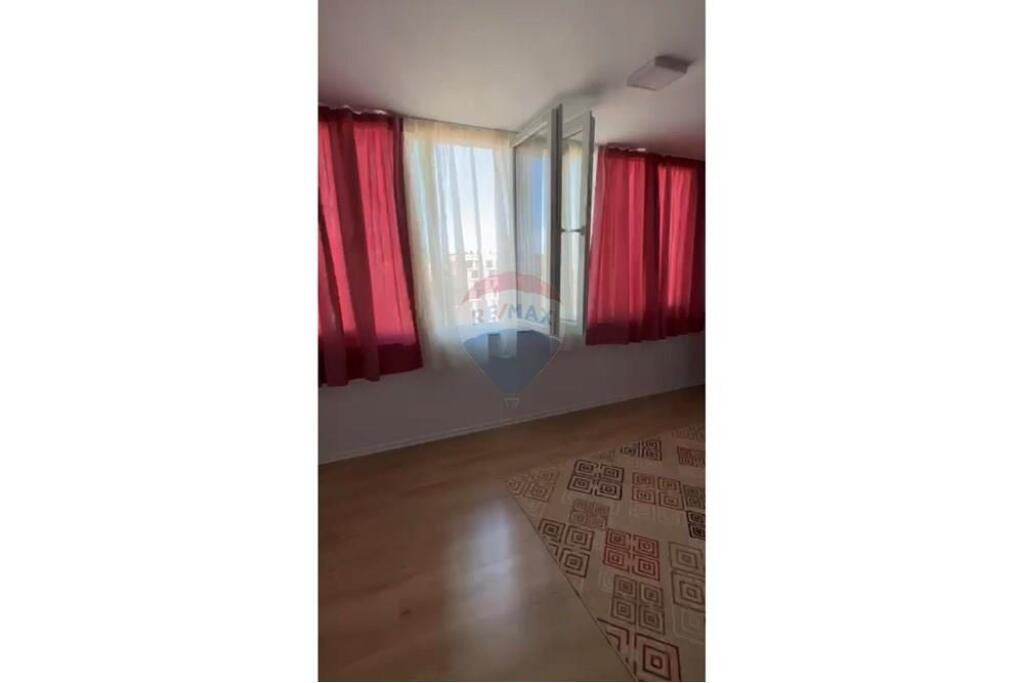 APARTMENT 2+1 FOR RENT NEAR THE RED SCHOOL !