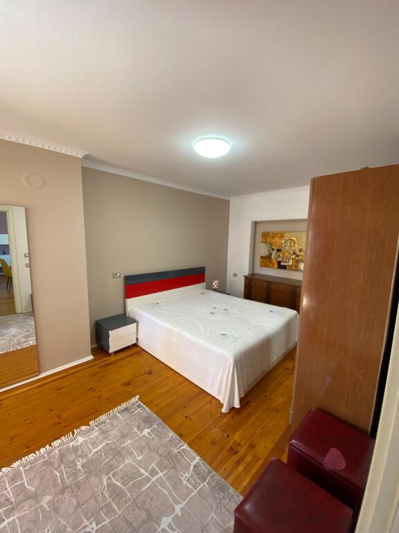 APARTAMENT 2+1+2 ME QIRA - RRUGA E KOSOVAREVE