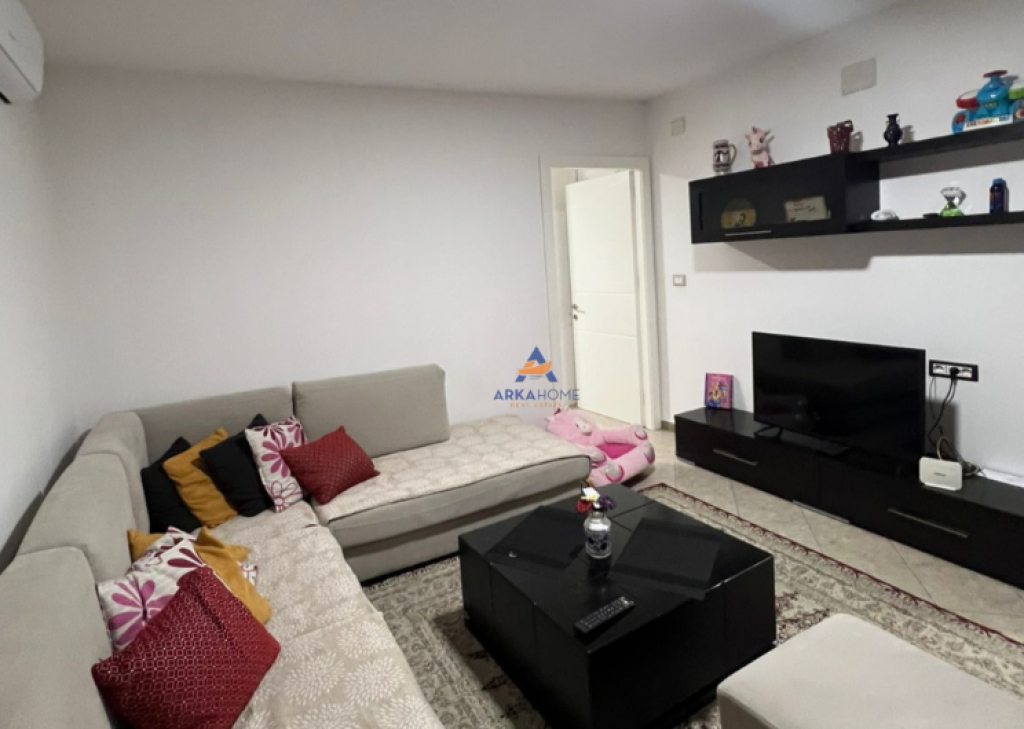 AFFITTASI APPARTAMENTO 2+1 "KOMUNA E PARISIT" 650 EURO.