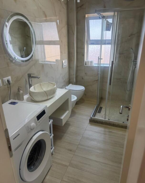 Apartament 1+1 me qera tek Ish Restorant Durresi (600 Euro)