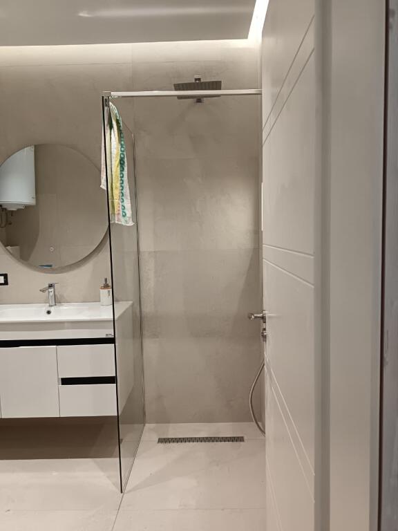 Apartament me Qira 1+1 – Intesa, pranë Laprakës & Sheshit Shqiponja