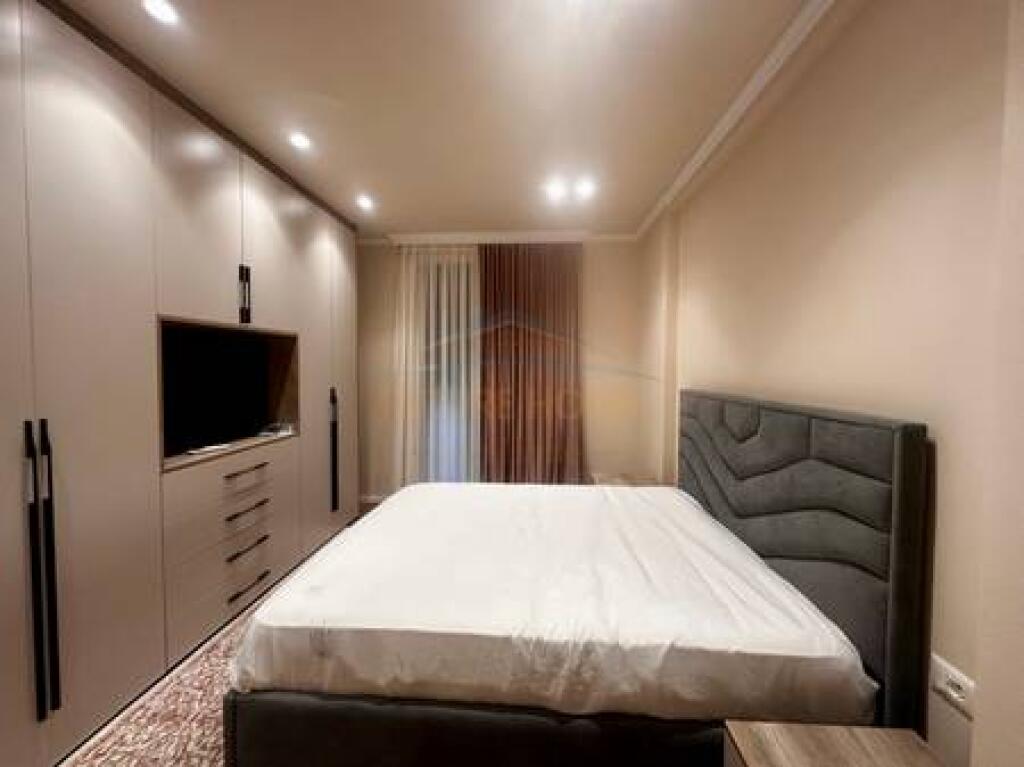 Jepet me qira apartament 1+1 pranë Liqenit të Thatë