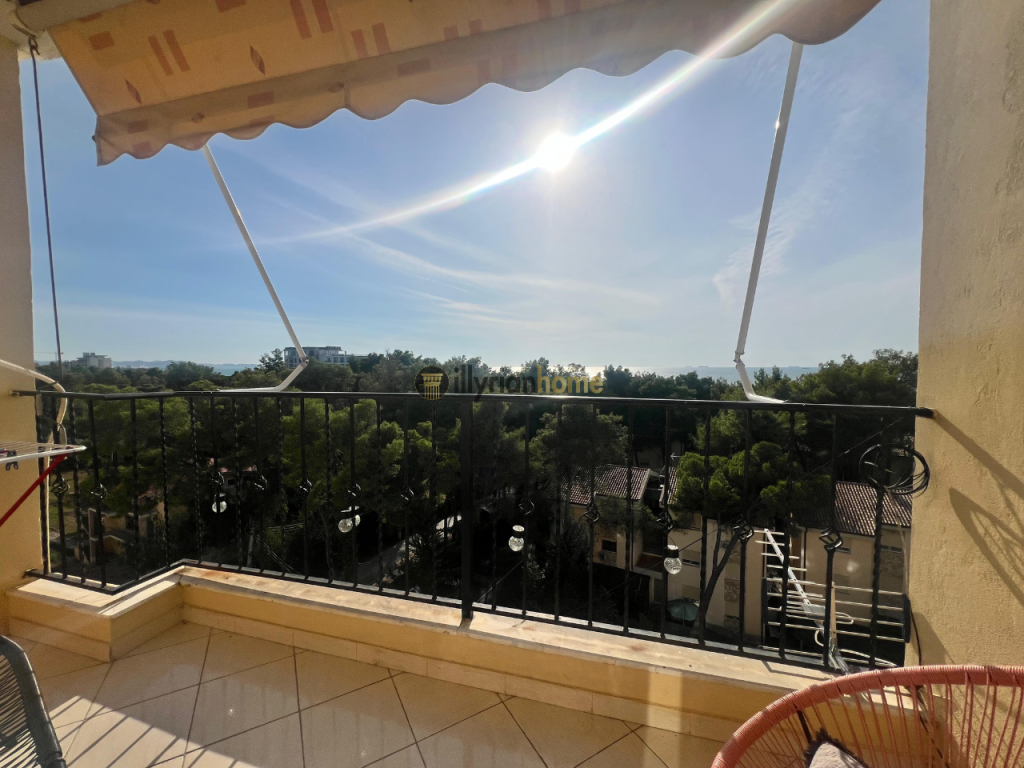 Shitet Apartament 2+1 me Ballkon dhe Pamje Fantastike, Golem, Durrës.