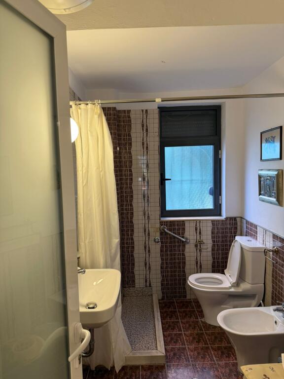 Appartamento 1+1 in affitto + zona cucina separata + Balcone presso Bar Sanremo a Myslym Shyr.