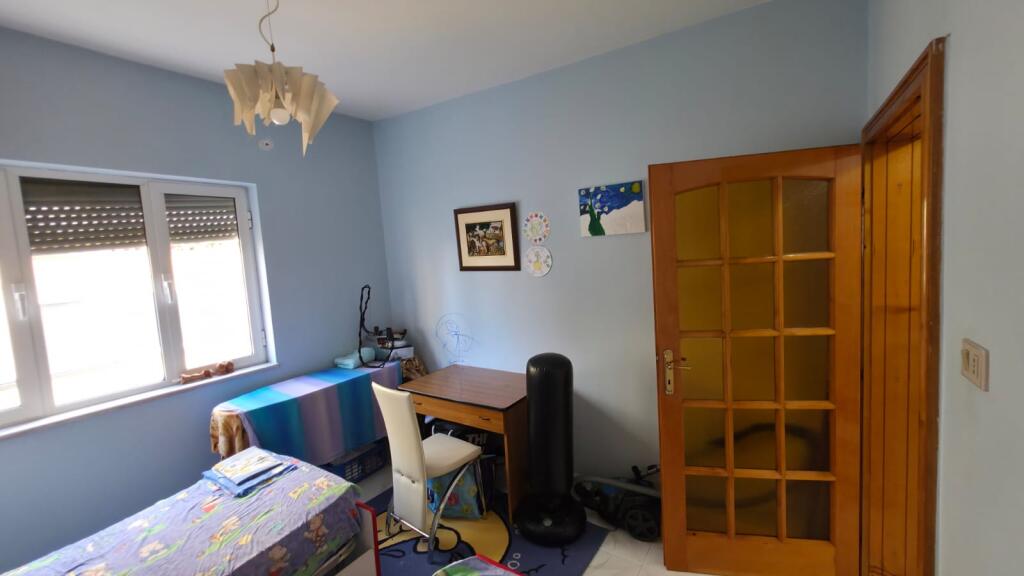 Shitet Apartament ne qender