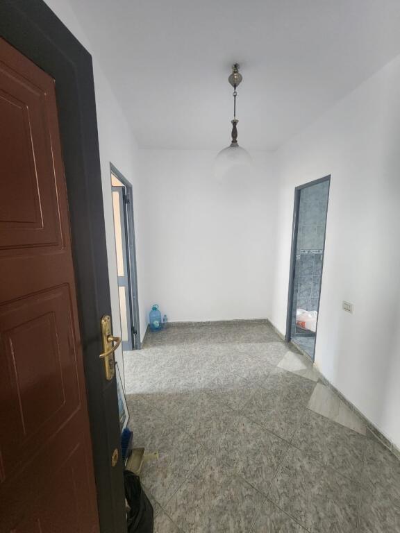 📢 Shitet Apartament 1+1 – Shkolla 1 Maj, Ali