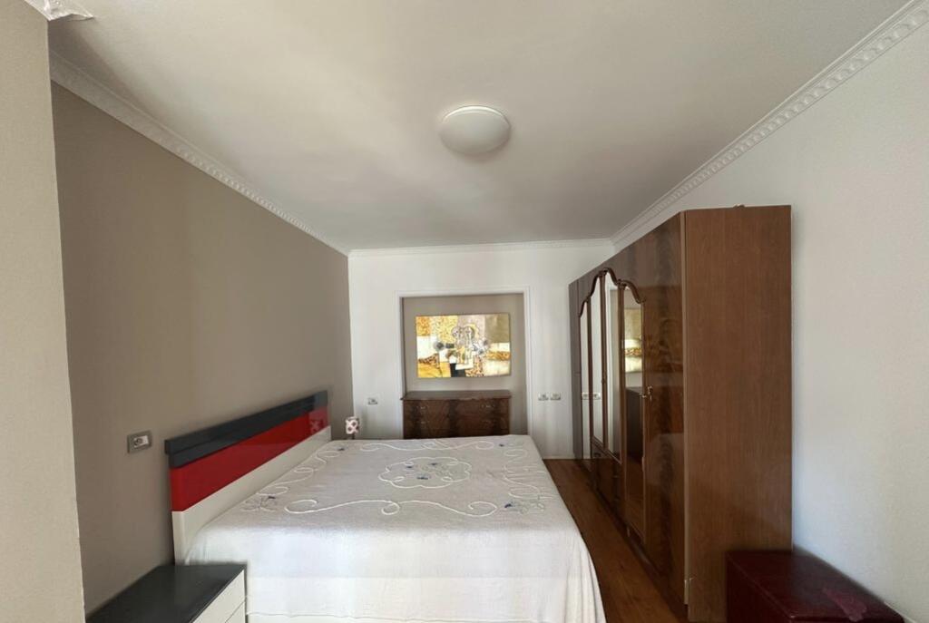 Jepet me qira apartament 2+1+2 Rrugës së Kosovareve