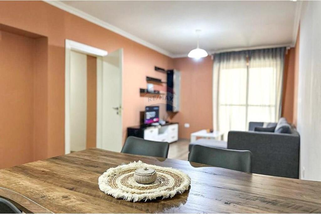 APARTAMENT 2+1 ME QIRA - GARDA, ISH BLLOKU