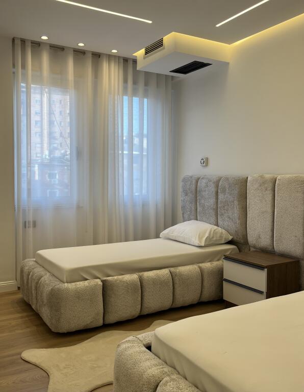 Shitet apartament 2+1+2 tek Rruga e Kosovareve