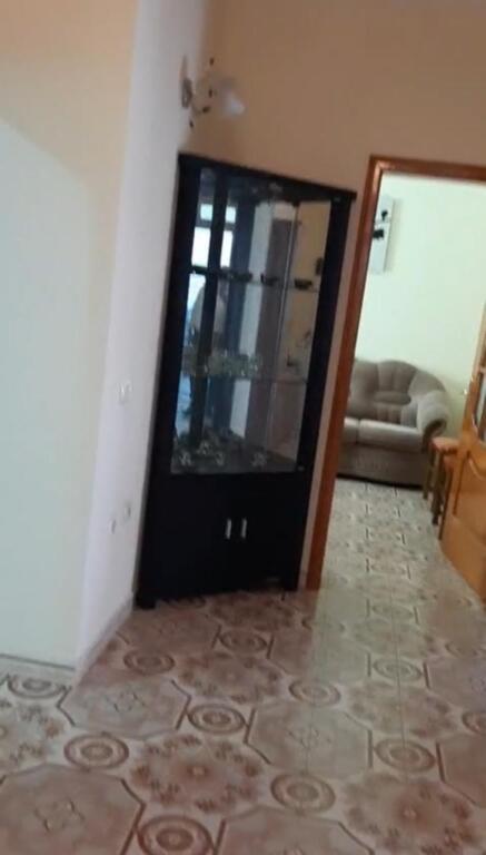 Affittasi casa 1+1+ cucina separata, via Besa vicino Hotel Meridiani 400 mila leke