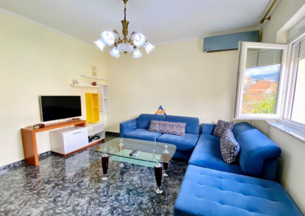 AFFITTASI APPARTAMENTO 2+1+BALCONE "VIA FORTUZI" 700 EURO (PARCHEGGIO INCLUSO).