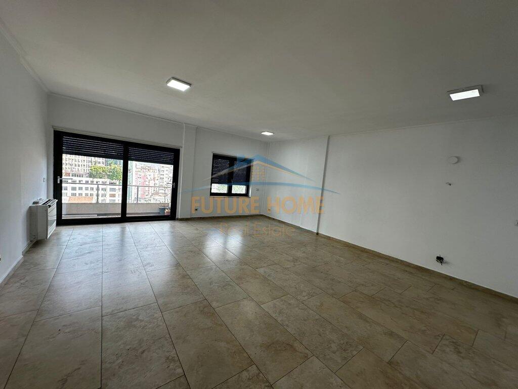 Qera,Ambjent Zyre, Ring Centre,Tirane