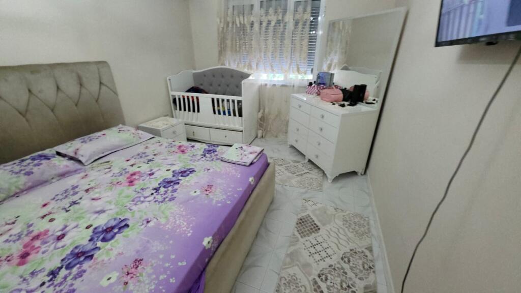 Shitet Apartament ne qender