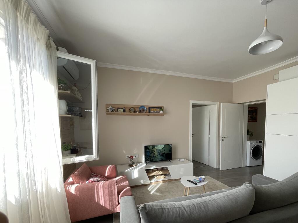Japim me qira apartament 1+1 ne Bllok te Garda