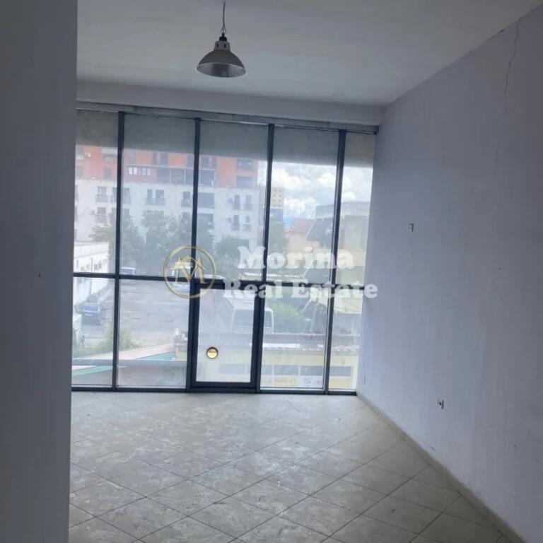 Qera, Ambient Biznesi, te Rruga Dritan Hoxha, 750 euro/muaj