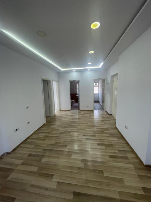 🔥 APARTAMENT ME QIRA – 2+1+1 | PËRBALLË LIBRIT UNIVERSITAR 📍