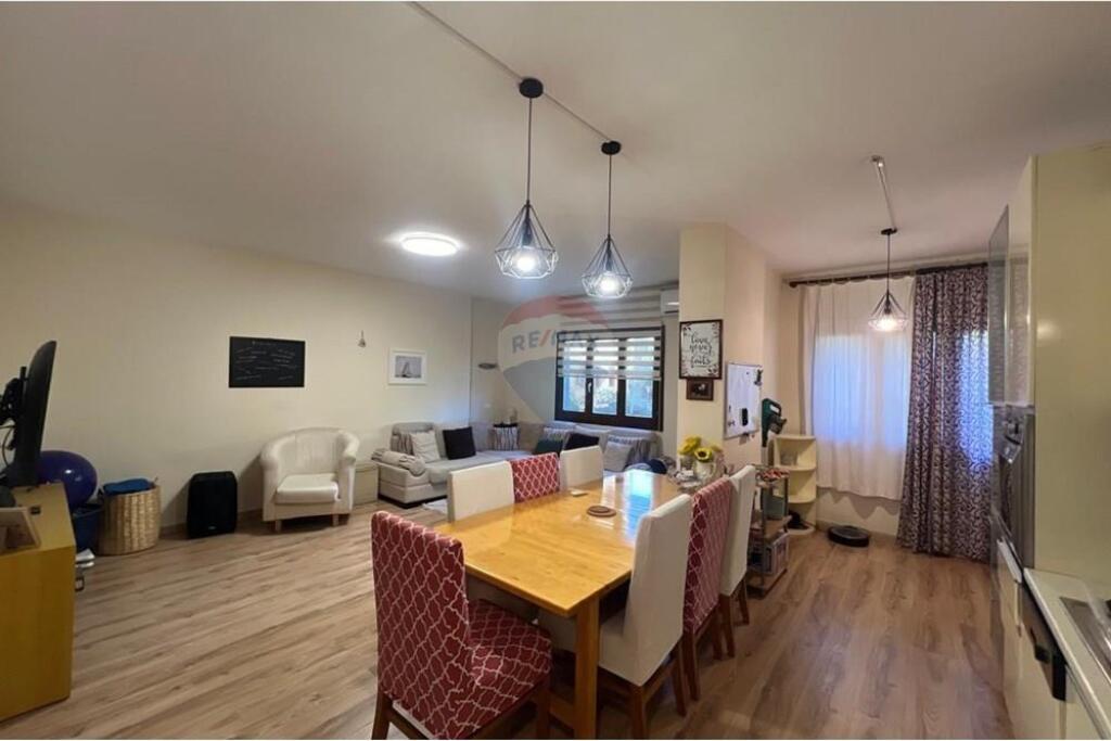 Apartment 3+1 for sale near Komuna e Parisit