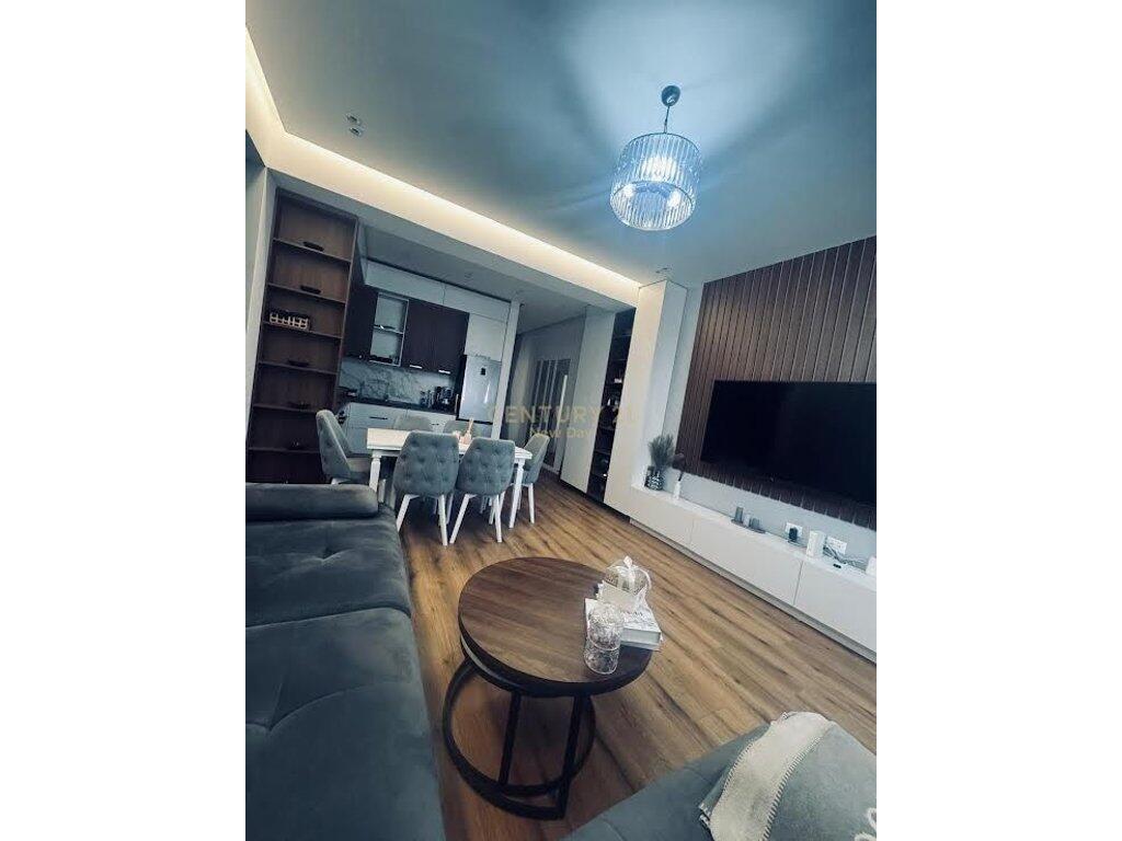 Opportunità. Appartamento 3+1+Posto auto presso il residence Kodra Diellit 2