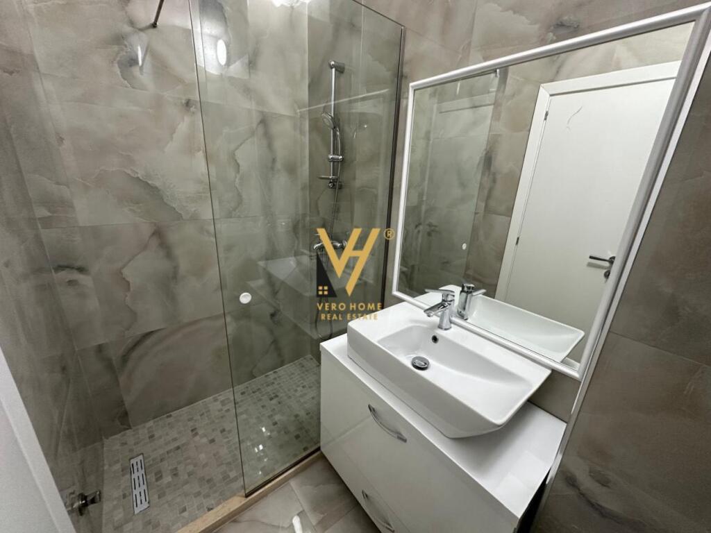 JEPET APARTAMENT 3+1+2+BLK ME QERA TE ISH EKSPOZITA 1.300 EURO