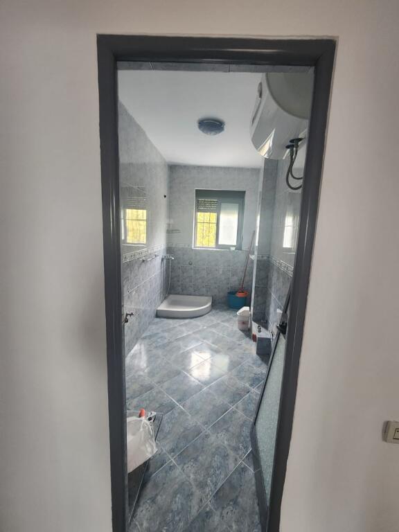 📢 Shitet Apartament 1+1 – Shkolla 1 Maj, Ali